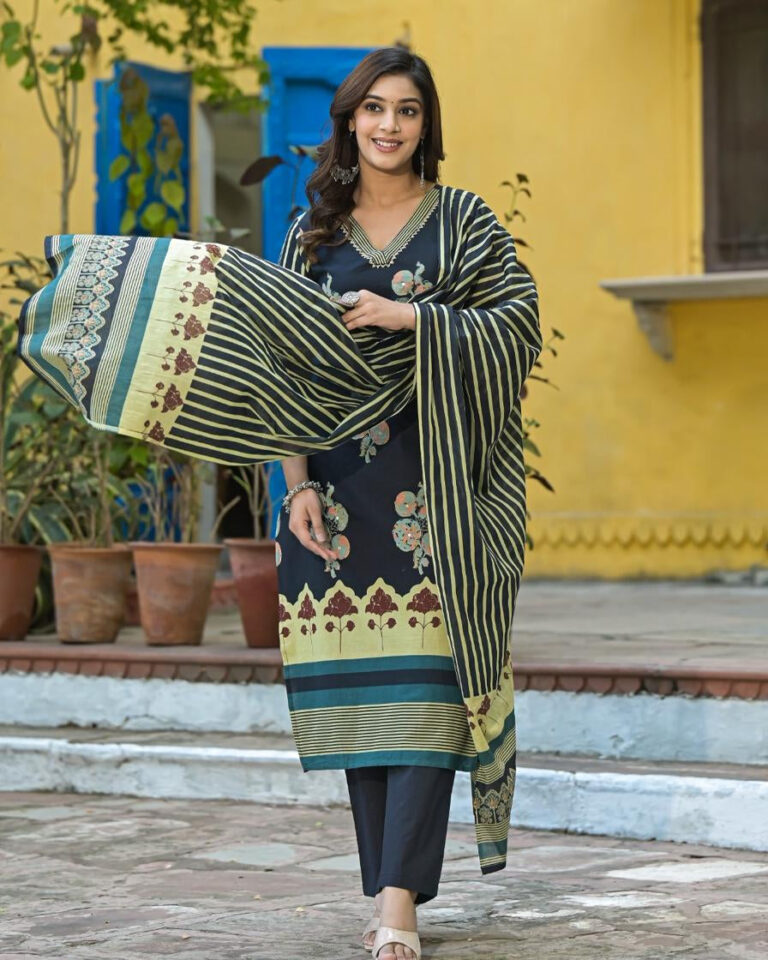 Blue Digital Print V Neck 3 Pcs Suit