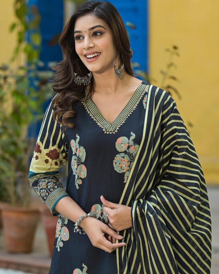 Blue Digital Print V Neck 3 Pcs Suit