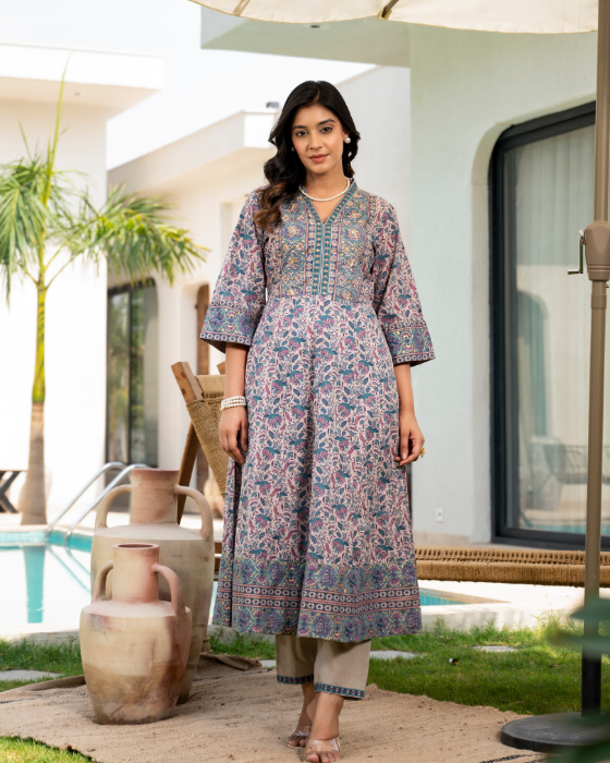 green anarkali dress for women_trooking fashions