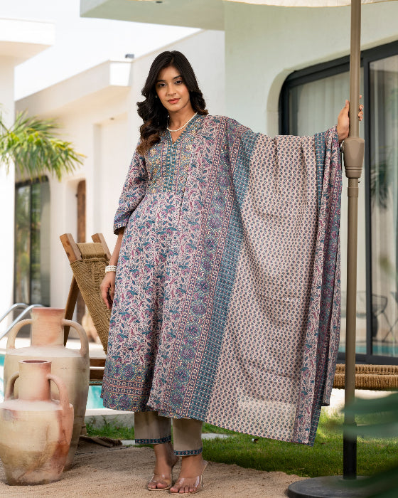 green anarkali dress for women_trooking fashions