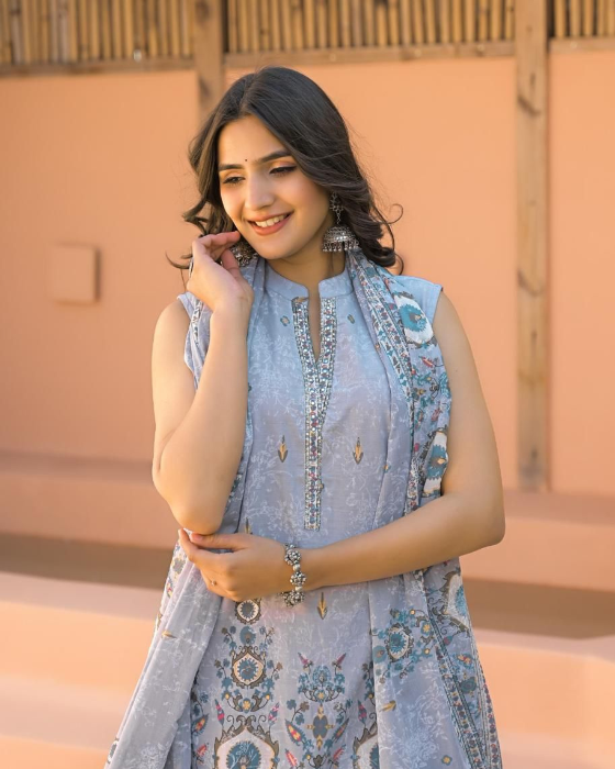 grey suit printed trooking