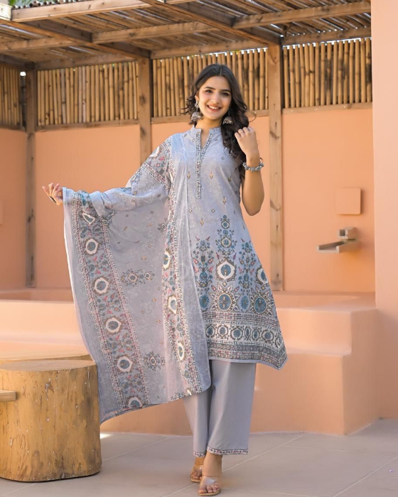 grey suit printed trooking