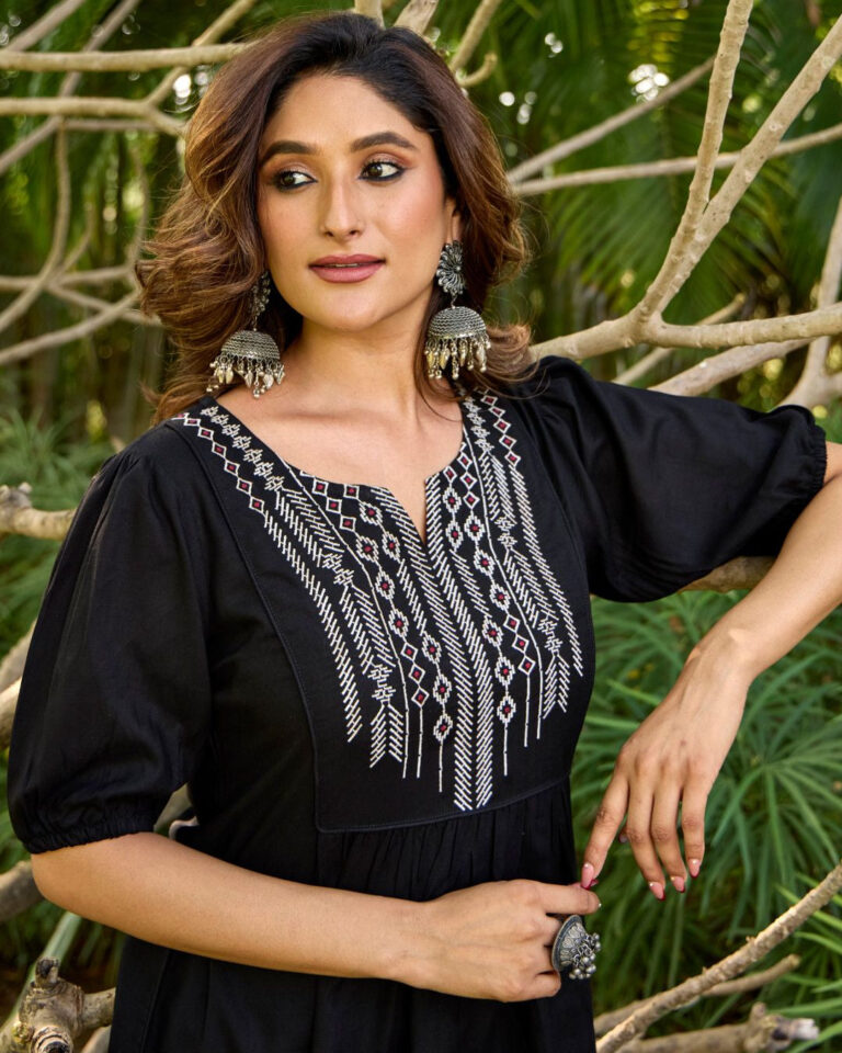 Black Puffed Sleeve Tunic Top