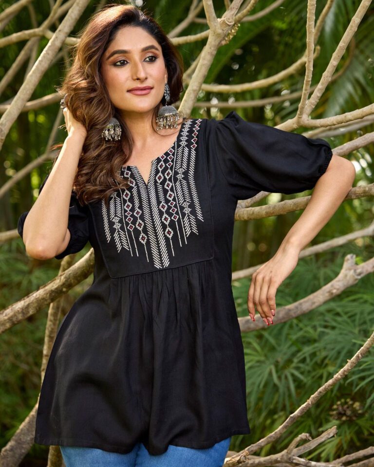Black Puffed Sleeve Tunic Top