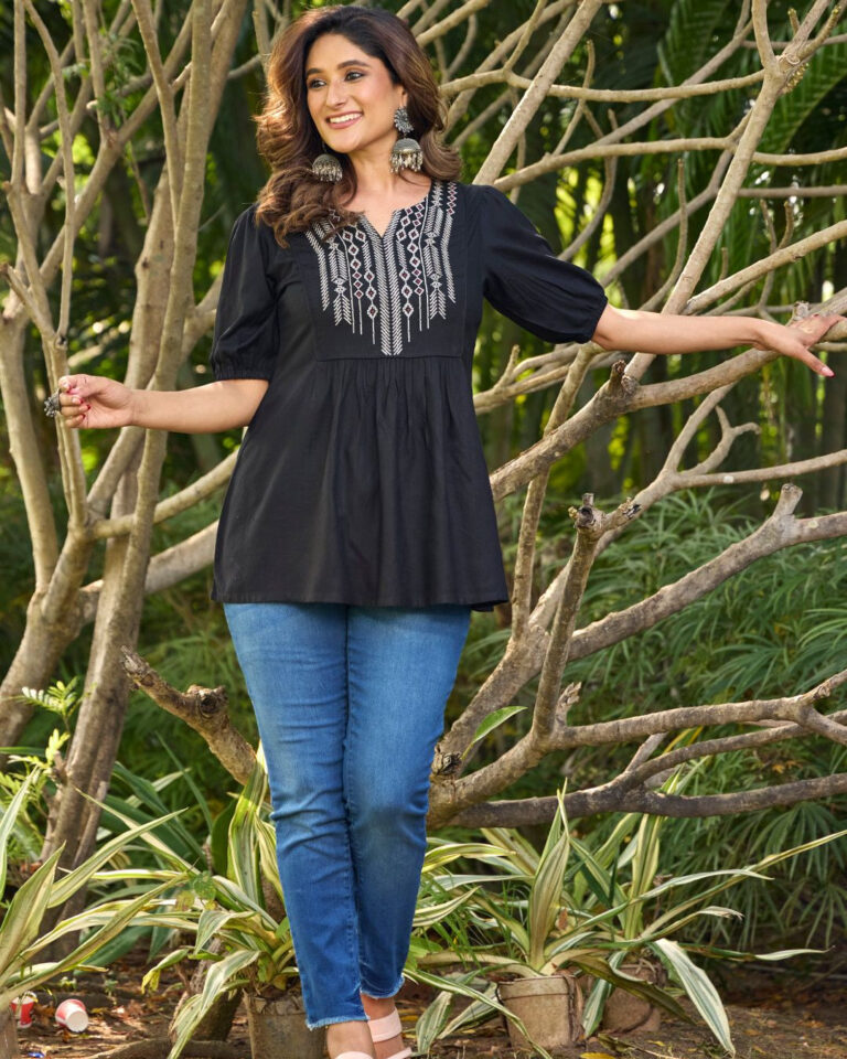 Black Puffed Sleeve Tunic Top